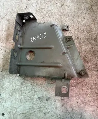 Renault Master III Fender mounting bracket 631236296R