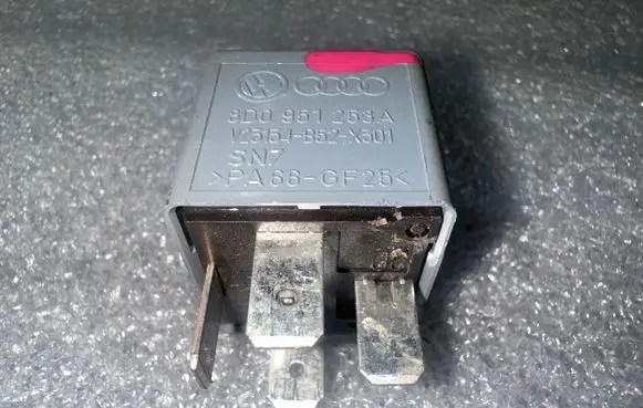 Audi Q7 4L Other relay 8D0951253A