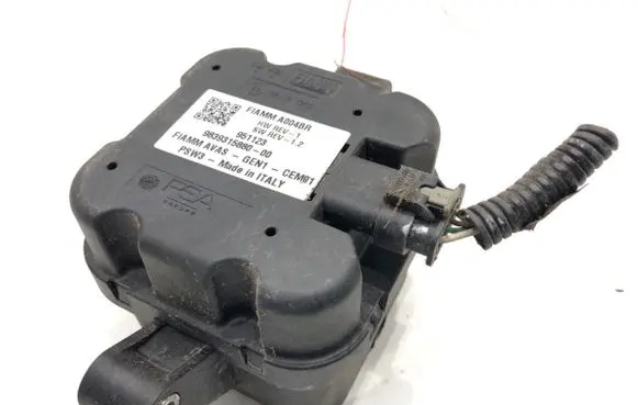 Peugeot 3008 II Other exterior part 9839315880