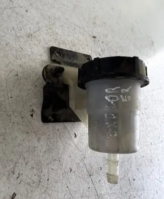 Brake fluid reservoir