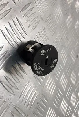 Passenger airbag on/off switch