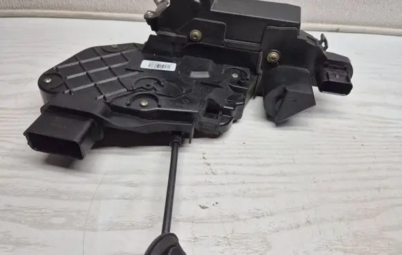 Volvo S80 Front door lock 30753688 C75RB 6236W