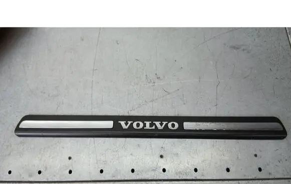 Volvo V70 Front sill (body part) 8659960