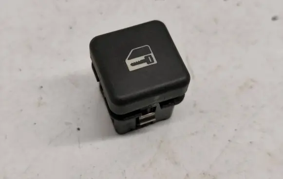 BMW 5 E39 Central locking switch button 8360828 61318360828
