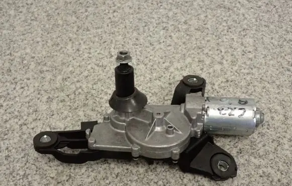 Mitsubishi Colt Wiper motor