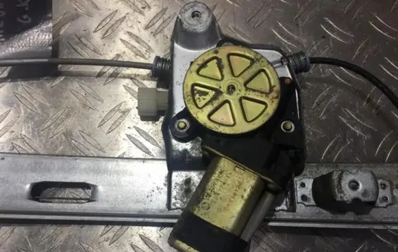 Mazda 626 Rear door window regulator motor cm010120