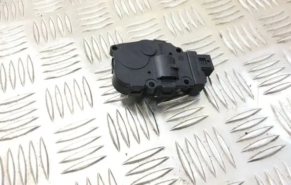 Porsche Macan (95B) Air flap motor/actuator K9749007 09092022