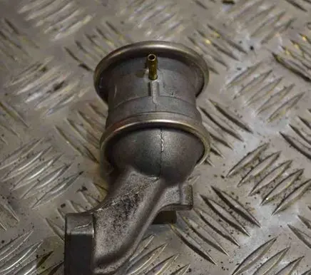 Volkswagen Touareg II EGR valve 06E131101E