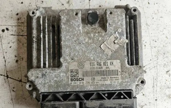 Volkswagen Golf V Engine control unit/module 03G906021KH 1039S16960 0281013226