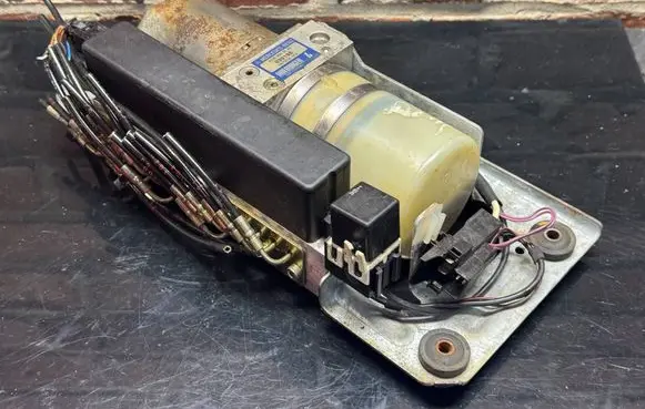 Mercedes-Benz SL R230 Folding roof motor A2308000030 HB70058002 039198