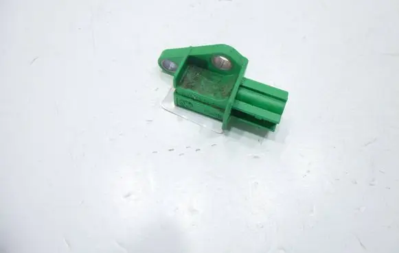 Volkswagen Touran II Airbag deployment crash/impact sensor 5M0909606A 5WK43658