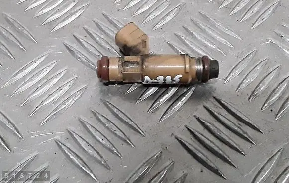 Volvo V50 Fuel injector 8627815