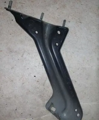 Audi Q5 SQ5 Fender mounting bracket 8R0821135