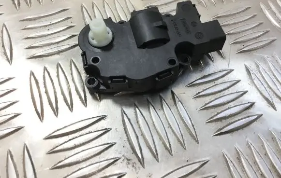 Porsche Macan (95B) Air flap motor/actuator K9749007 09092022