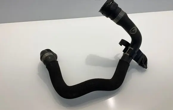 Engine coolant pipe/hose