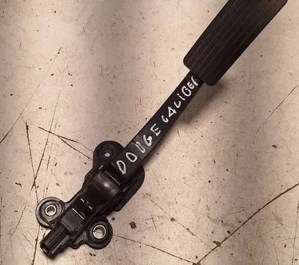 Accelerator throttle pedal