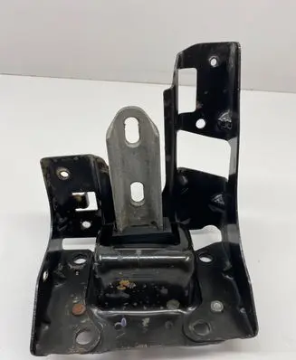 Peugeot 208 Engine mount bracket 9801521580