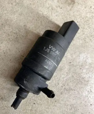Audi A6 S6 C5 4B Windscreen/windshield washer pump 1J5955651