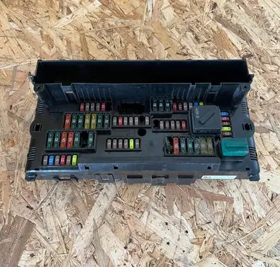 BMW 5 F10 F11 Fuse module 9252815 17033442 04081102126461