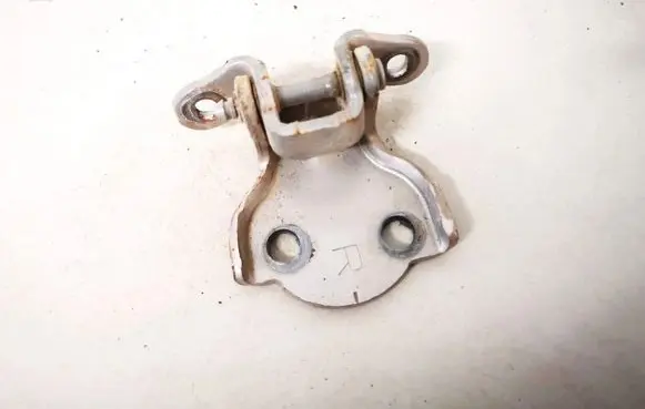 Honda CR-V Rear door lower hinge