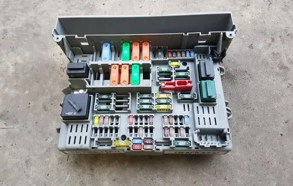 BMW 3 E92 E93 Fuse box set 6906621