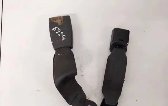 Hyundai Accent Rear seatbelt buckle 1k05514235