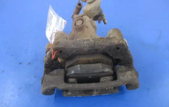 Ford Mondeo Mk III Rear brake caliper