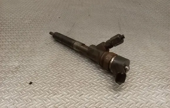 Toyota Yaris Fuel injector 2367033030 0445110215