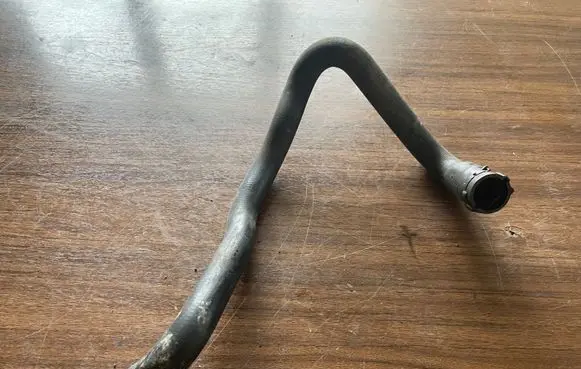 Audi A4 S4 B5 8D Engine coolant pipe/hose