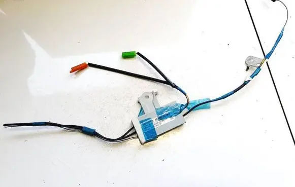 Toyota Avensis T270 Antenna control unit 8630005180 86300-05180