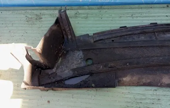 Volvo V70 Engine splash shield/under tray