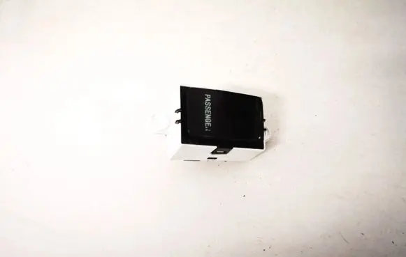 Passenger airbag on/off switch