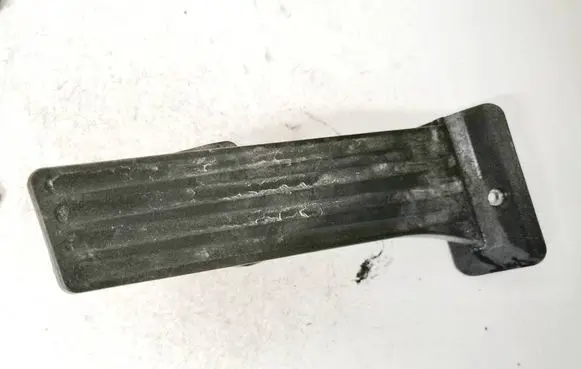 Accelerator throttle pedal