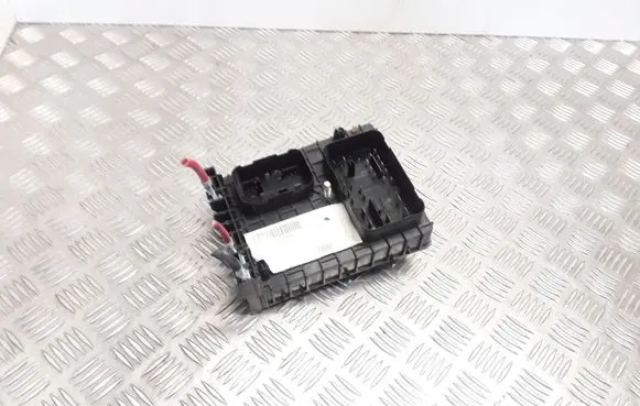 Volkswagen Caddy Fuse module 1K0937124H