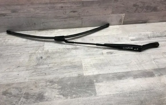 Skoda Octavia Mk3 (5E) Front wiper blade arm 517955409A