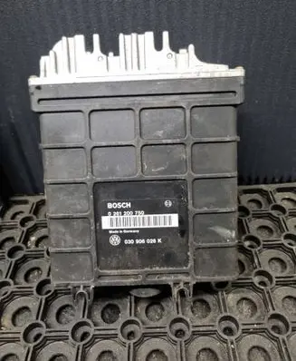 Volkswagen Golf III Engine control unit/module 0261200750 030906026K