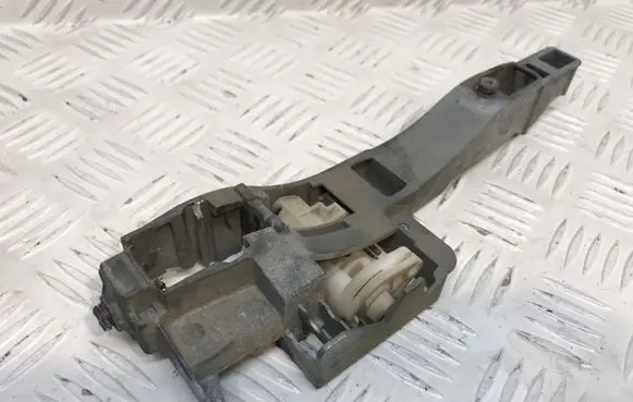 Rear door exterior handle/bracket