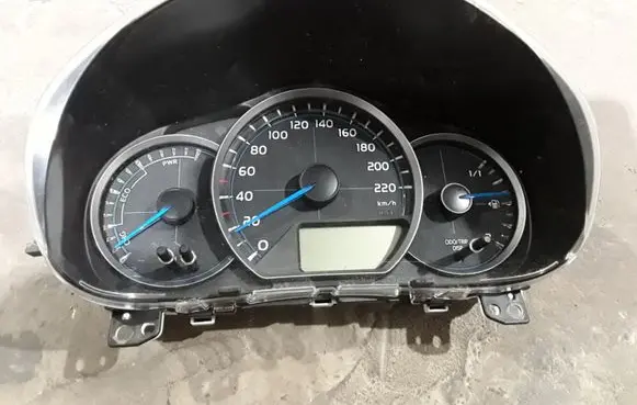Toyota Yaris Speedometer (instrument cluster) 838000DT70