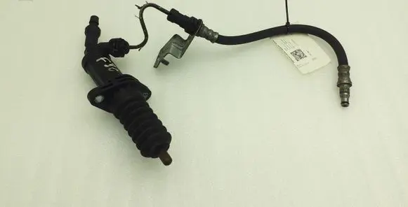 BMW 1 F20 F21 Clutch master cylinder 6795711 21526795711
