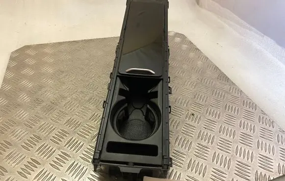 Cup holder front