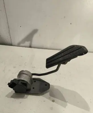 Chevrolet Suburban Accelerator throttle pedal 15974034