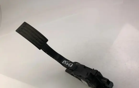 Volvo V40 Accelerator throttle pedal 31280595