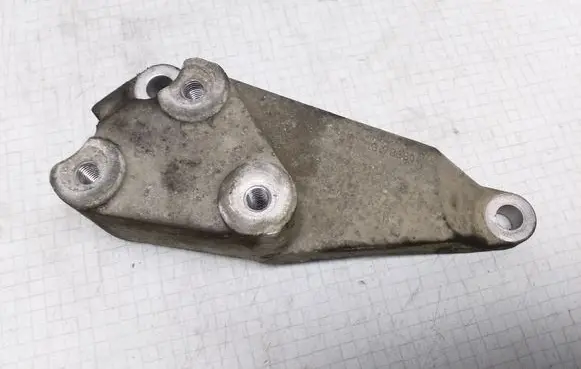 Opel Vectra C Gearbox mounting bracket 13178660