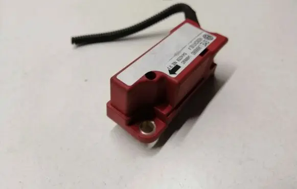 Volkswagen Golf IV Airbag deployment crash/impact sensor 1J0909606D 14000603 5WK42350