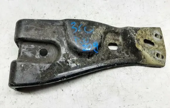 Volkswagen PASSAT B6 Fender mounting bracket 3C0821142