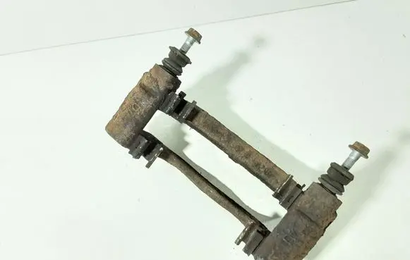 Toyota Verso Front Brake Caliper Pad/Carrier 