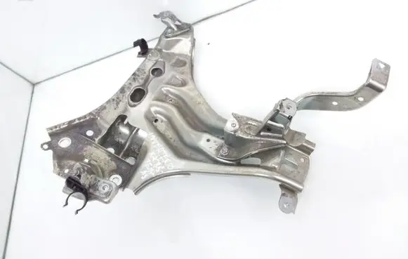 Toyota Auris E180 Other engine bay part