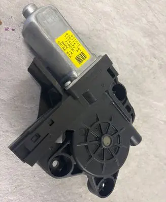Volvo V70 Front door window regulator motor 1174077A 071210 970714101