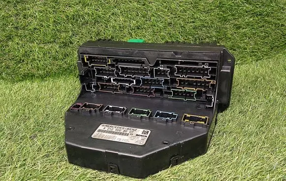 Mercedes-Benz C W204 Power management control unit A2129008007 A2129015800 A2129024403