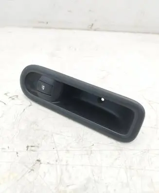 Renault Twingo II Electric window control switch 8200356517B 1320020